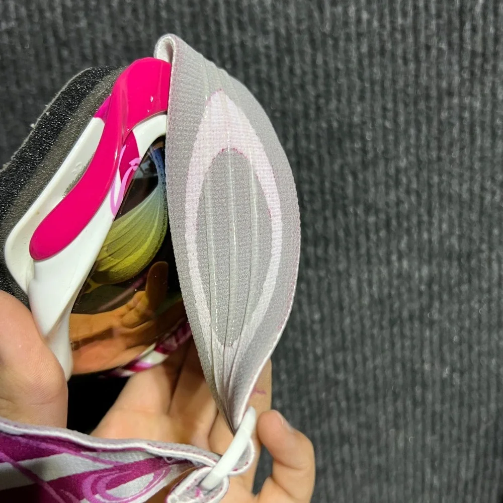 Oakley Elevate Snow Goggles OS Pink White Ski Snowboard Breast Cancer Awareness